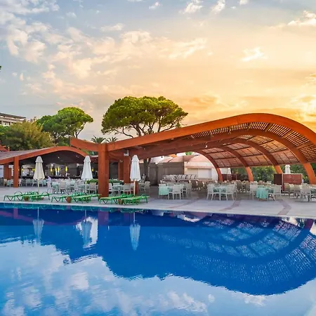 Курортный комплекс Cornelia De Luxe 5*